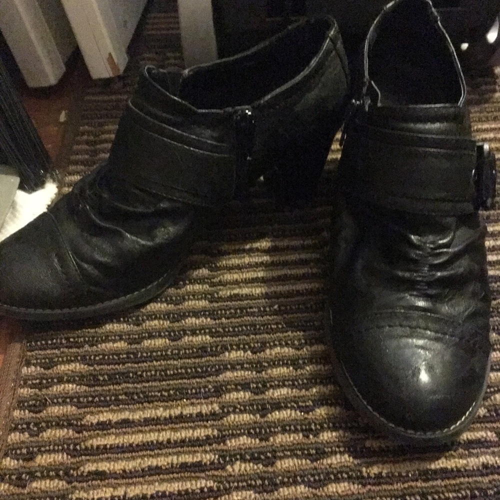 Pesano ankle booties